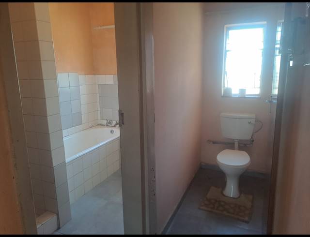 3 BEDROOM HOUSE FOR SALE IN OOS EINDE